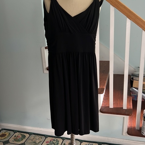 White House Black market little black dress size 6 - Picture 4 of 9